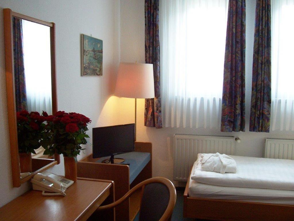 Hotel Vogtland บัดเอลสเตอร์ ภายนอก รูปภาพ