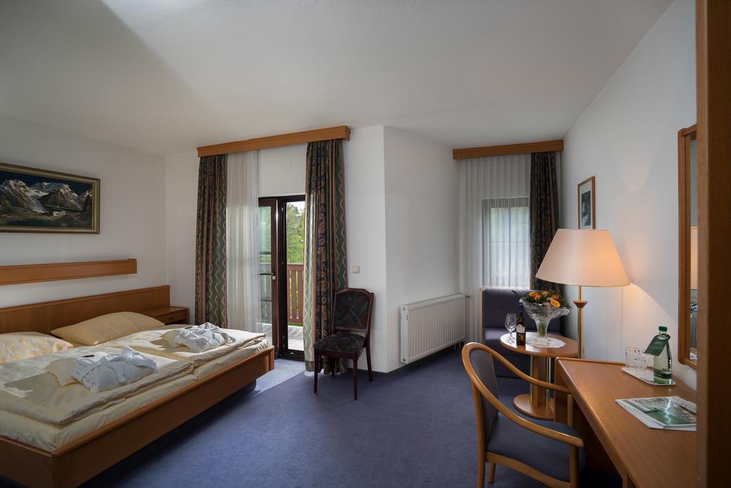 Hotel Vogtland บัดเอลสเตอร์ ภายนอก รูปภาพ