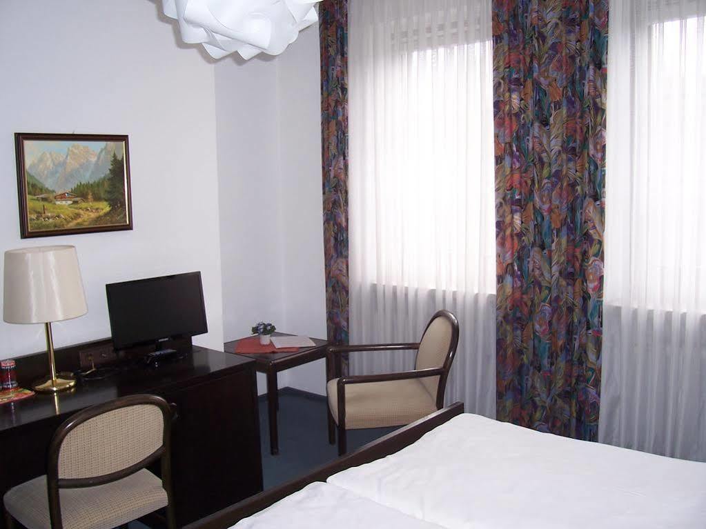 Hotel Vogtland บัดเอลสเตอร์ ภายนอก รูปภาพ